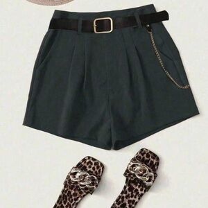 Tailored Fold pleated belted grey short with chain- very chic -NWT Medium🌟